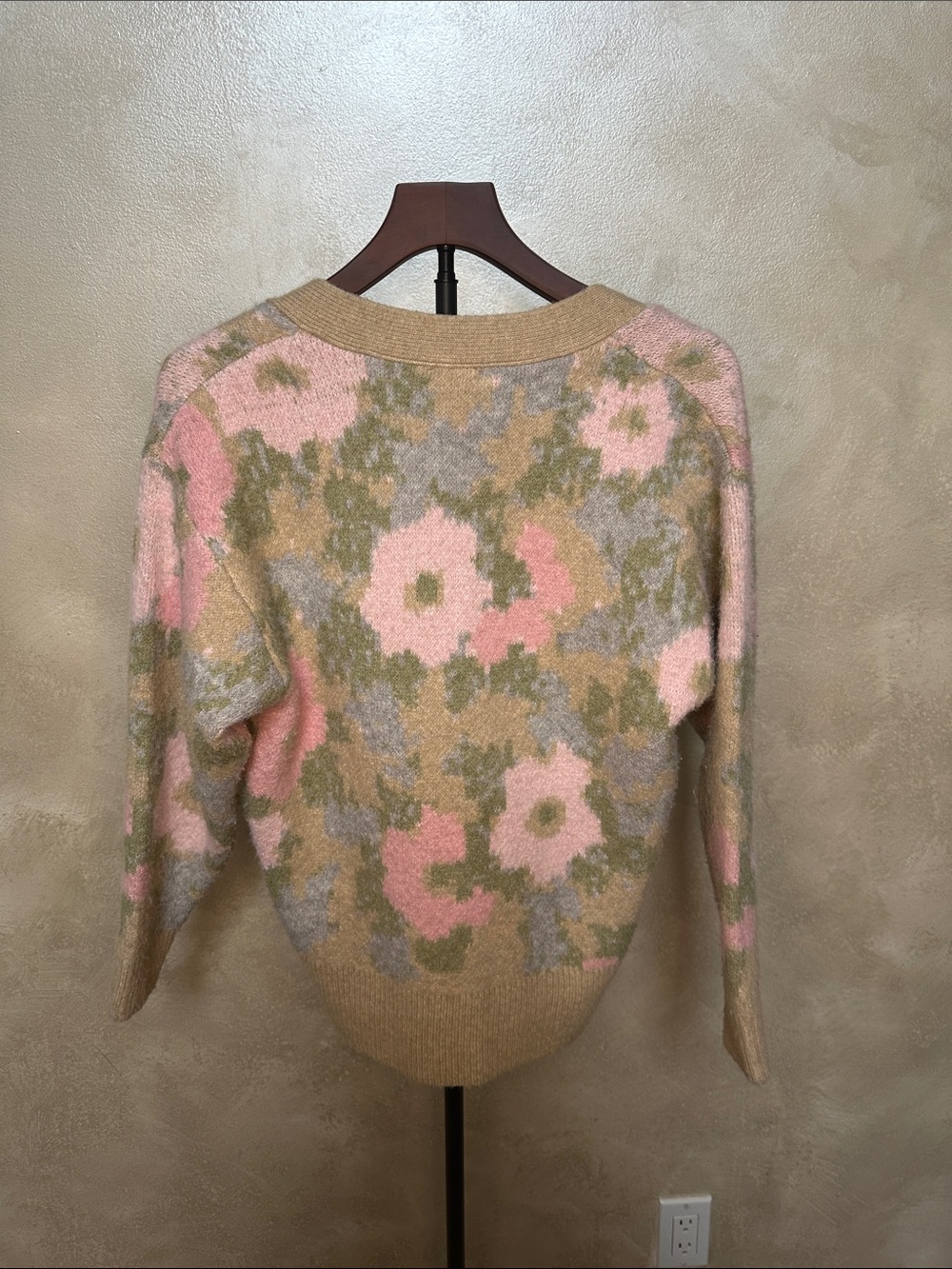ASTR The Label Floral Pattern V‑Neck Cardigan sz XS - Picture 12 of 16